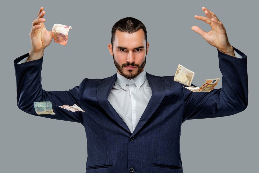 bearded-male-suit-holding-cash-money-isolated-grey-background.jpg костюм
